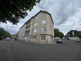 Op zoek naar een appartement dat je volledig naar eigen smaak kan renoveren? Dit appartement met 2 slaapkamers biedt tal van mogelijkheden en...