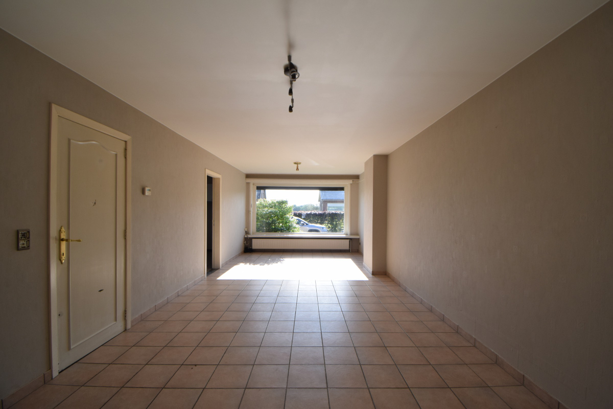 Te renoveren gelijkvloers appartement met 2 slaapkamers, garage en tuin. - foto 5