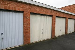Afgesloten garagebox. Beschikbaar vanaf 1 februari 2026.Huurprijs 60 euro/maand...