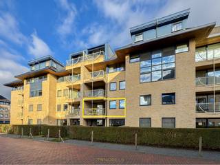 INSTAPKLAAR 2 slaapkamer appartement gelegen op een RUSTIGE DOCH CENTRALE LIGGING nabij het CENTRUM van Oudenaarde. Naast zijn GUNSTIGE LIGGING...
