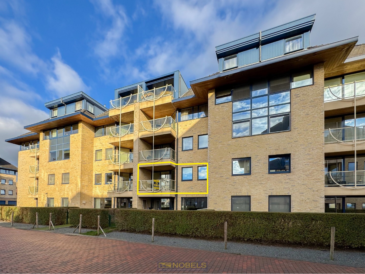 Te koop, gunstig gelegen 2-slaapkamer appartement met terras en garage te Oudenaarde - foto 1