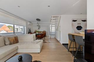 Rustig gelegen met zicht op groen én pal in het centrum van Geel, dit appartement biedt tal van unieke troeven. Naast de centrale ligging...