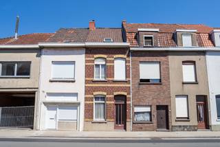 Kortrijk: te renoveren woning met renovatiepotentieel aan de stadsrand.Deze woning omvat: inkomhal met voorplaats, kelder, woonkamer met aansluitend...