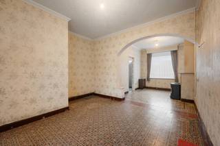 Te renoveren woning op een goede locatie in Deerlijk met veel potentieel. De woning beschikt over een inkomhal, een ruime en lichtrijke leefruimte...