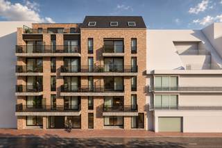 De residentie Ulysses omvat 16 wooneenheden waarvan 5 één-slaapkamer en 10 tweeslaapkamers en één penthouse met 3 drieslaapkamers. De residentie is centraal gelegen op 200 m van de zeedijk en 50 m van de winkels en restaurants. Ook het openbaar vervoer is op korte wandelafstand. De appartementen worden afgewerkt met duurzame materialen met integratie van warmte pompen, vloerverwarming en ventilatie systeem D; Deze zorgen niet alleen voor een aangename temperatuur in de winter maar ook voor koeling in de zomer.<br />U hebt zelf nog inspraak op de indeling en de materiaalkeuzes. Alle appartementen zijn voorzien van een degelijk terras.<br />Het appartement 1.1 is gelegen op het eerste verdiep: heeft een ruime leefruimte met terras , berging, 1 aparte toiletten en 1 badkamers met inloopdouche en 2 ruime slaapkamers met zonneterras.