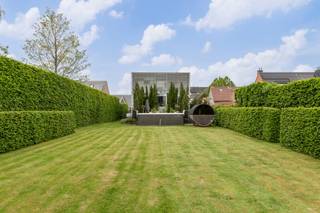 Zeer unieke architectenwoning op een ruim perceel van 1.378m².BEKIJK ZEKER ONZE (VIRTUELE) GRONDPLANNEN EN ATTESTEN VOOR DE INDELING EN EXTRA...