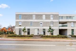 Plan uw bezoek via www.polares.eu.Op de eerste verdieping, zowel bereikbaar met de lift als met de trap, van deze nieuwe residentie kan je dit...