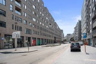 In het centrum van Oostende<br /><br />Op enkele meters van de dijk en het strand<br /><br />Privé en handelsmogelijkheden<br /><br />Uitstekende EPC score B