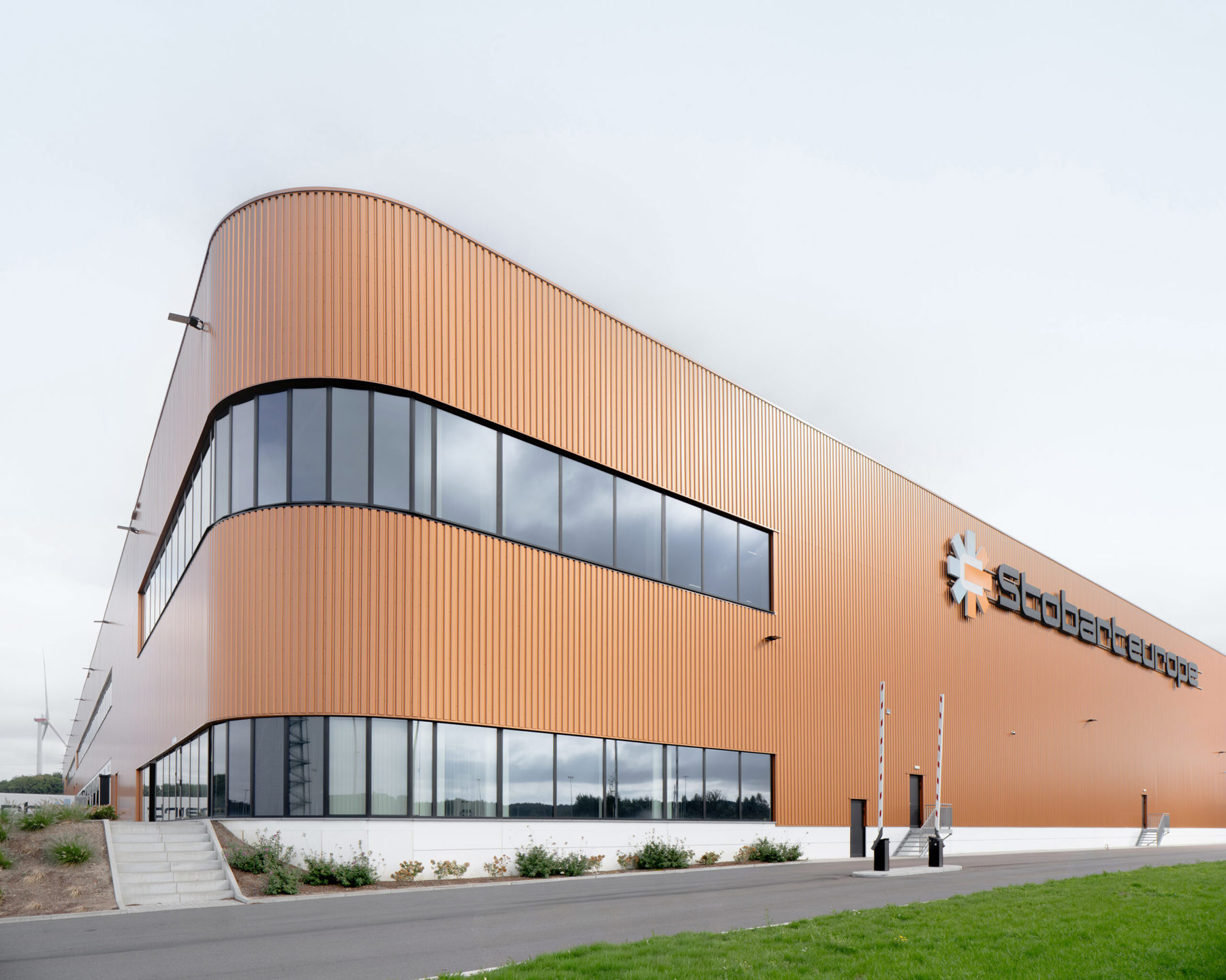 Magazijn Unit 1B :- magazijn 11.617m² - mezzanine 2.658m² - kantoor 577m²