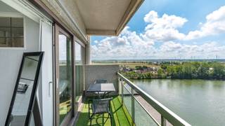 Leuke studio met een aparte slaapkamer, genieten van een schitterend uitzicht over Heist en hinterland. Groot zonneterras aan de voorzijde...