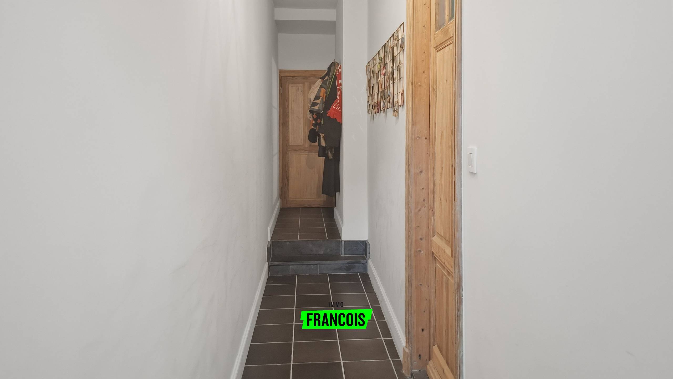 Instapklare woning met 4 slaapkamers, terras (33m²) en gunstig EPC B in hartje Poperinge. - foto 2