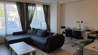 Dit ruime appartement (117 m²) is gelegen op het gelijkvloers.  Prima locatie tov Grote Markt en goede uitvalsbasis voor snelweg!  Indeling : <span>gemeenschappelijke inkomhall, privé hall, living, keuken, badkamer, 2 slaapkamers, private kelderberging, gemeenschappelijke fietsenberging, eigen garage.  Het appartement is beschikbaar vanaf 1/9/2026.  Huurprijs : 1000 EUR + 120 EUR GK per maand.  EPC : 227 kWh/m²jaar, label D.    Voor aanvraag bezoek of info, gelieve te mailen naar is.waasmunster@skynet.be of tel. 0495/733419.</span>