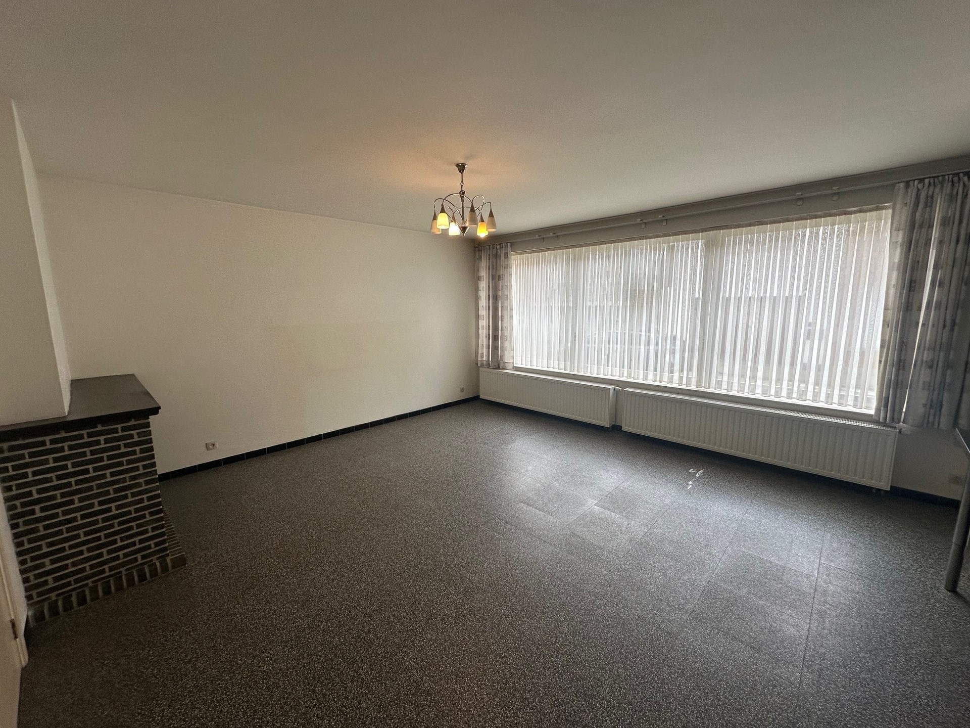 Gelijkvloers appartement met 2 slaapkamers, ruime berging en overdekte autostaanplaats - foto 3