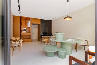 Luxueuze winkelruimte of kantoor (ca. 46m2) vlakbij Rooseveltplaats, Centraal Station en Antwerpse Meir.Op wandelafstand van openbaar vervoer,...