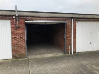 Garage gelegen in een complex tussen de Ramstraat en de Zonstraat te Lier.Thans 2 garages beschikbaar: B7 en C16Jaarlijkse huurprijs voor één garage...