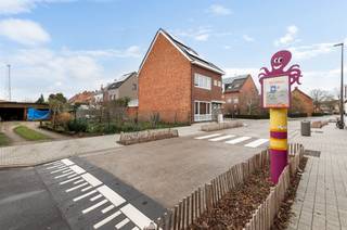 <p><span>Knap perceel bouwgrond voor een gesloten bebouwing, gunstig gelegen te Mechelen.</span></p><p><span>Dit westelijk georiënteerde perceel bouwgrond met een oppervlakte van 137 m² biedt de ideale kans om uw eigen woning te realiseren. </span></p><p><span>De geldende bouwvoorschriften voorzien een voorgevelbreedte van 6,5 meter en een maximale bouwdiepte van 12 meter op het gelijkvloers.</span></p><p><span> </span></p><p><span>Dankzij de rustige, maar centrale ligging bevinden scholen, winkels en openbaar vervoer zich op korte afstand. Bovendien geniet u van een vlotte verbinding naar de belangrijkste invalswegen en het stadscentrum.</span></p><p><span> </span></p><p><span>Voor meer vrijblijvende informatie kunt u contact opnemen via 015/755 444 of <span>info@immovercammen.be</span></span><span>.</span></p><p><span> </span></p>