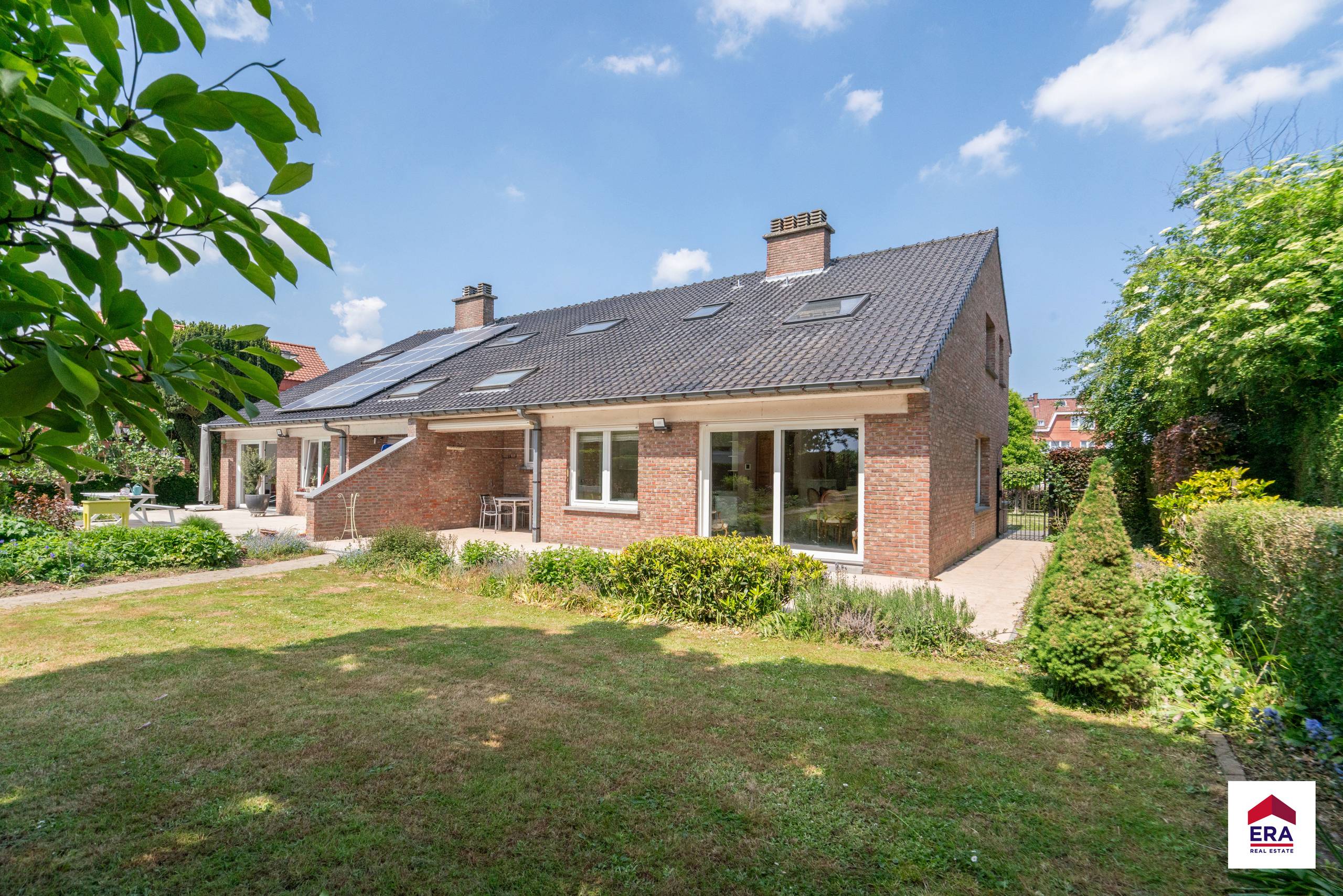 Ruime gezinswoning met 5 slpks en tuin in rustige straat - foto 4