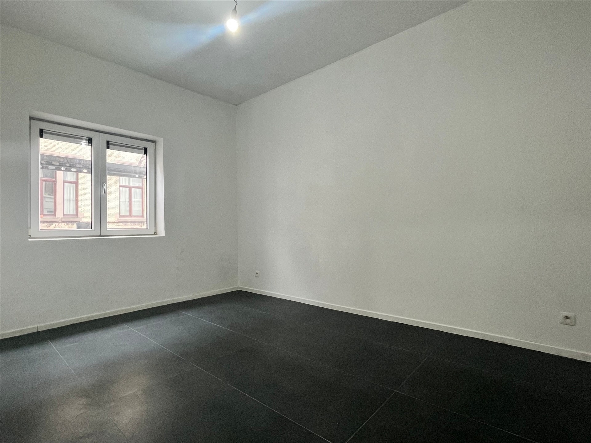 Volledig vernieuwd 2-slaapkamerappartement met gemeenschappelijk terras - foto 4