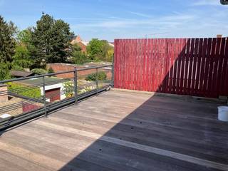 Instapklaar duplex-appartement met o.a. 2 slaapkamers , kelderberging, fietsenberging en groot terras. EPC = 150. Gemeenschappelijke kosten...