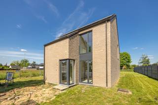 <h3><span>Your dream home in the heart of Neeroeteren</span></h3><p><span>Welcome to this energy efficient new construction home with an E-level of 7, located in a quiet street in the center of Neeroeteren. This home offers a spacious living room with large sliding window overlooking the garden, three bedrooms, a modern bathroom and is fully finished, except for the kitchen and garden, so you can decorate it to your own taste.</span></p><p><span>Layout:</span></p><ul><li><span>Spacious living room</span><span> with large sliding window overlooking the garden, allowing plenty of natural light to enter.</span></li><li><span>Three full-sized bedrooms</span><span>, ideal for a young family or as a home office.</span></li><li><span>Modern bathroom</span><span> with walk-in shower and quality finishes.</span></li><li><span>Ventilation system D</span><span>, </span><span>solar panels</span><span> and </span><span>underfloor heating</span><span> under contribute to the energy efficiency of the home.</span></li></ul><p><span>Additional assets:</span></p><ul><li><span>E-level of 7</span><span>, entitling to </span><span>100% discount on property tax</span><span> for the first 5 years.</span></li><li><span>Located in a </span><span>child-friendly neighborhood</span><span>, within walking distance of schools, stores and public transportation.</span></li></ul><p><span> </span></p><p><span>This home combines comfort, sustainability and an ideal location, perfect for those looking for a move-in ready home with room for individuality.</span></p><p><span>Interested?</span></p><p><span>Contact us for more information or to schedule a viewing.</span></p><p><span> </span></p><p><span>Price construction : </span></p><p><span>price land share : 85,000</span></p>