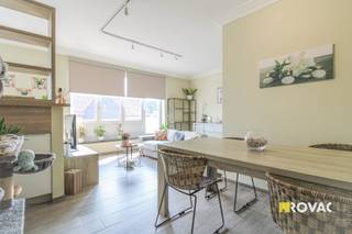 Appartement (53 m² volgens EPC) op de 2de verdieping van een kleinschalig appartementsgebouw bestaande uit leefruimte met ingerichte keuken, 1...