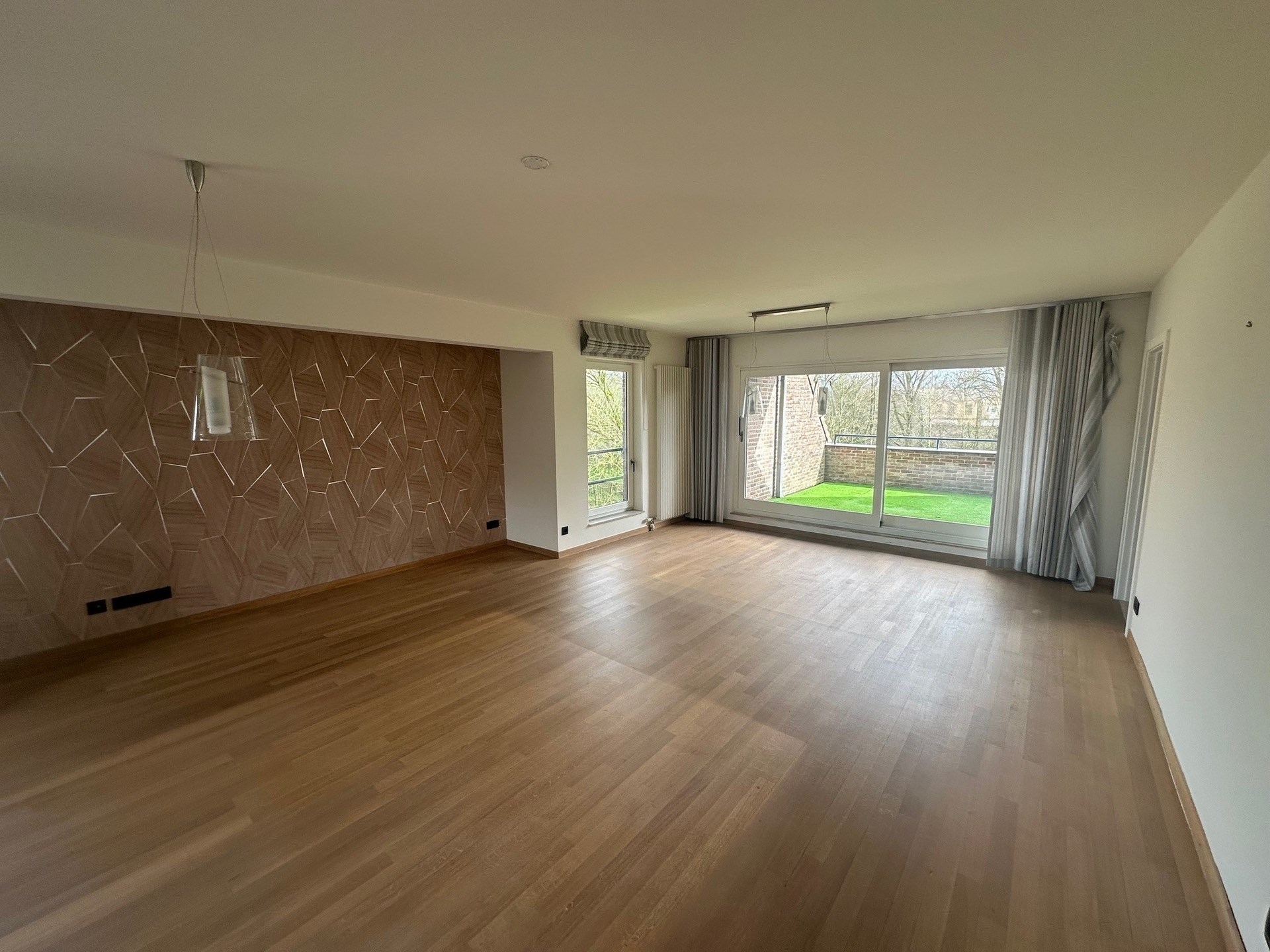 Ruim duplex-appartement met 3 slaapkamers en 2 autostaanplaatsen - foto 3
