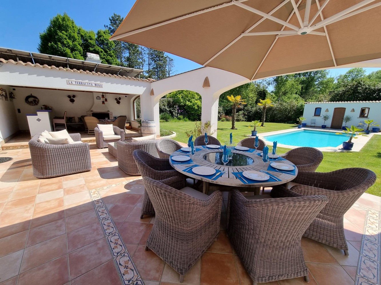 Spaanse villa, zeer rustig gelegen en gekaderd in een mooi verzorgde tuin voorzien van zwembad - foto 5