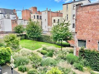 IN OPTIE🌟 Droomappartement met 2 slpks, 2 terrassen en TUIN + optie parking & kelderIn een modern en kwaliteitsvol gebouw uit 2018 bieden wij ons...