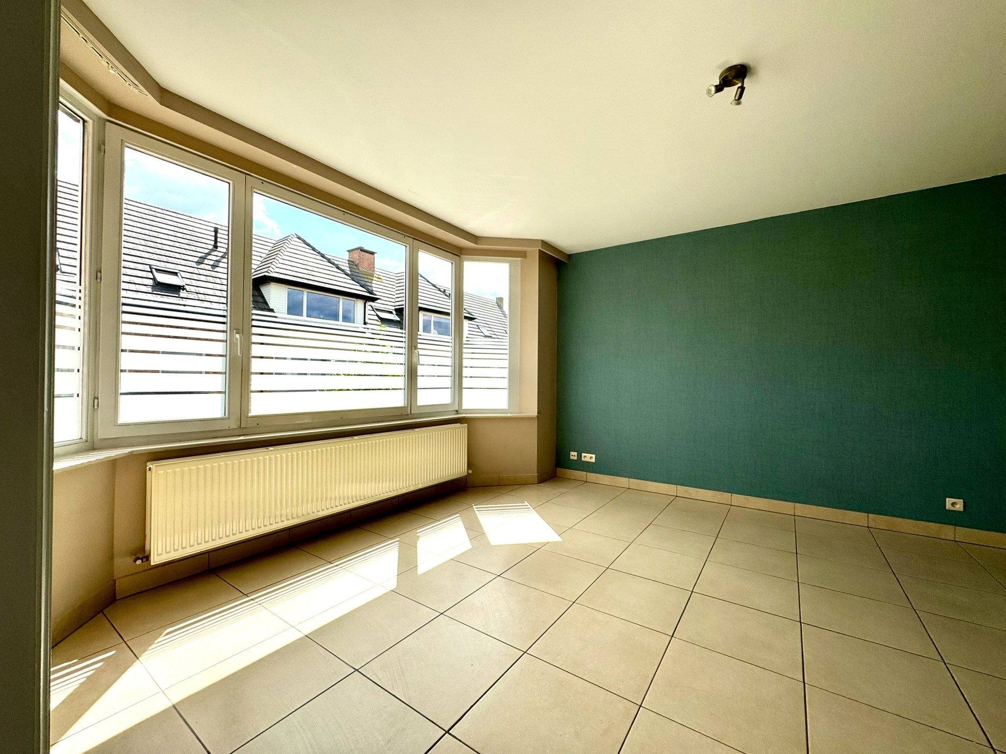 Leuk 2 slaapkamer appartement met zeer ruim terras, garagebox en staanplaats - foto 5
