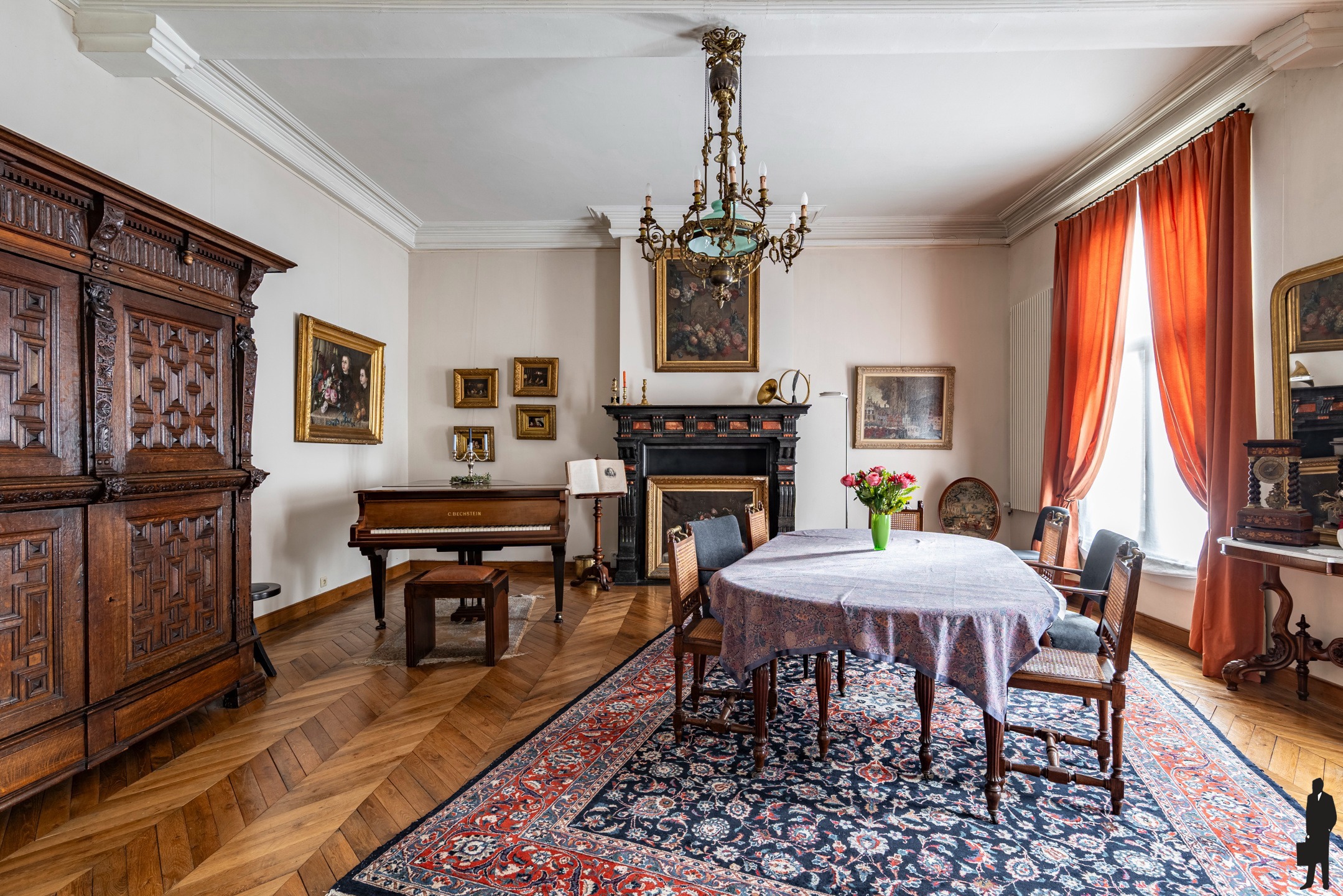 Statig herenhuis met 6 slks, 2 bdks, dubbele garage  - foto 4