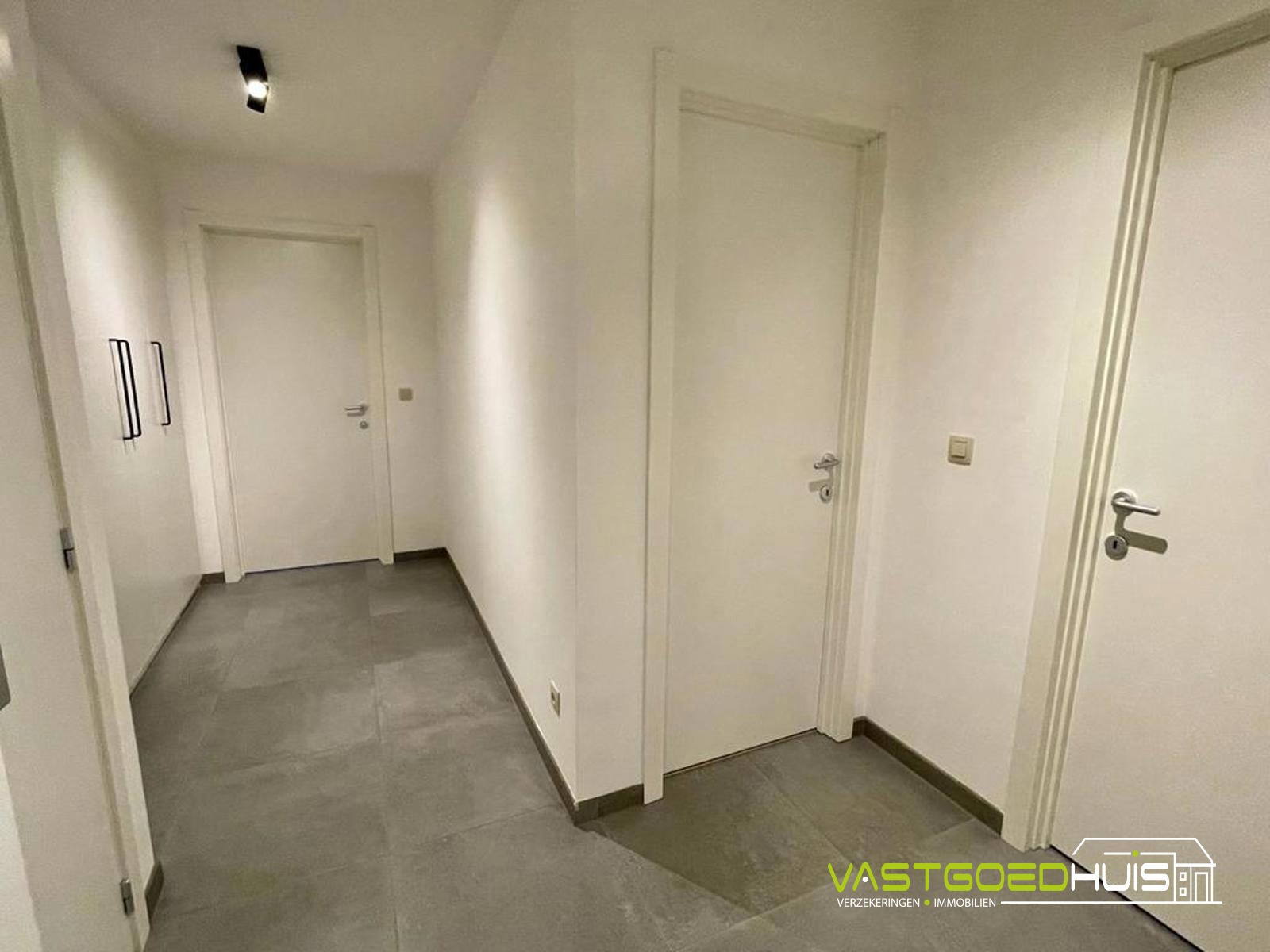 Appartement met 2 slaapkamers, terras en autostaanplaats! - foto 3