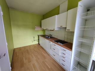 Ligging:Het appartement is gelegen op de tweede verdieping (met lift) in de winkelstraat van Geel, zodoende zijn alle faciliteiten op korte afstand...