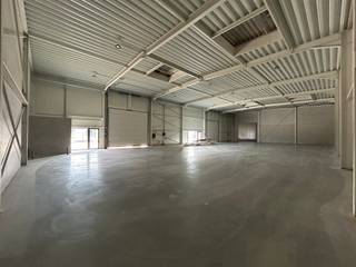 In KMO-zone Kanaal is deze nieuwe KMO-unit van 573m² beschikbaar. Alle voorzieningen om een kantoor/sanitair in te richten en om een tussenvloer...