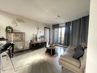 Menen - Mooi 1-slaapkamer appartement te huur.Indeling: Ruime inkomhal, leefruimte, apart toilet, keuken, berging, slaapkamer en badkamerInteresse?...