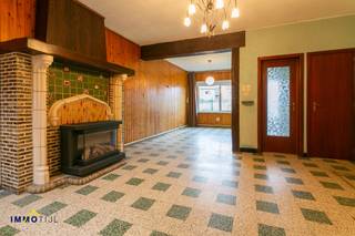 Te moderniseren woning, 3 kamers en oprit naar achter!Op korte afstand van station, winkels en centrum vindt u deze te moderniseren halfopen...