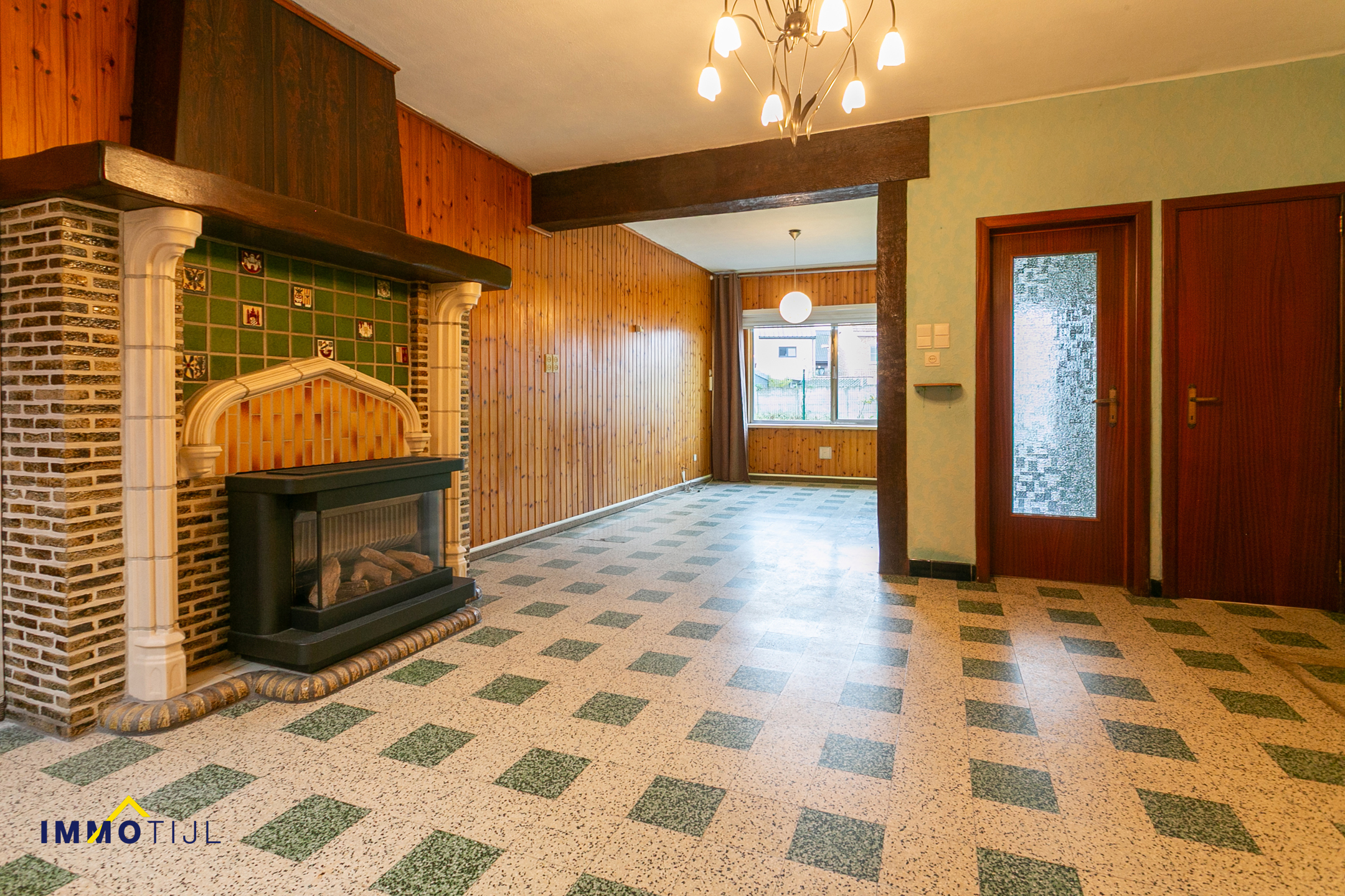 Te moderniseren woning, 3 kamers en oprit naar achter! - foto 2