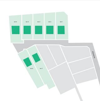 In het rustige en groene kwartier Blijenberg zijn gronden ontwikkeld met een heel goede toegankelijkheid (5 minuten van oprit E40) en dichtbij het centrum. Zeer goede openbare verbinding via N3 naar Leuven.<br />Basisschool op 500m, middelbare scholen op 3 km. Alle voorzieningen in de onmiddellijke nabijheid.<br /><br />Lot Terrein Prijs<br />1 735,00m² € 299.000,00<br />2 653,00m² € 274.000,00<br />3 632,00m² € 264.000,00<br />4 612,00m² € 258.000,00<br />5 722,00m² € 294.000,00<br />6 799,00m² € 325.000,00<br />7 920,00m² € 369.000,00<br /><br /><br />Interesse ? Neem dan zeker contact op met ons op het nummer 09 388 71 95 of via info@sibomat.be.