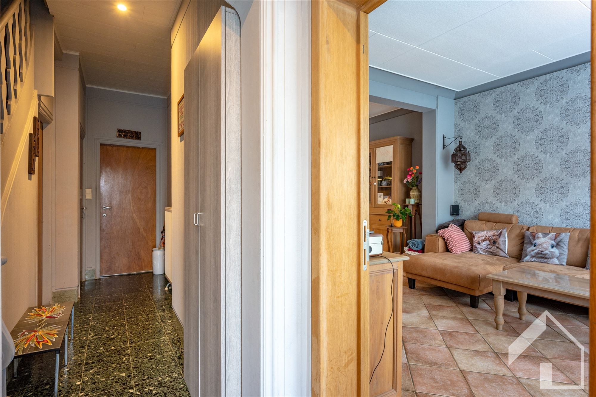 Instapklare gezinswoning met 3 slaapkamers, garage en tuin in rustige enkelrichtingsstraat te Deurne - foto 2