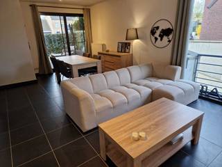 Gelijksvloers appartement beschikbaar vanaf 1 mei 2026.INDELINGGELIJKVLOERSInkomhal, woonkamer, keuken voorzien van de volgende toestellen nl...