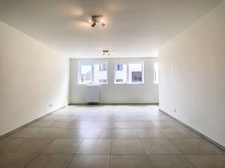 Appartement récent d'une chambre prêt à emménager dans un emplacement central à Anvers. Disposition :- Salon sur carrelage avec cuisine ouverte- Hall avec local technique et toilettes séparées- Chambre avec accès à la terrasse- Salle de bain avec double vasque et douche à l'italienneAvantages :- Appartement récent prêt à emménager- Local à vélos commun- Jardin commun et terrasse privée- Emplacement central- Compteurs séparésCommission mensuelle : 50 eurosCet appartement à louer à Anvers vous intéresse ? N'hésitez pas à nous contacter. Vous souhaitez également vendre ou louer votre propriété ? Nous sommes heureux de pouvoir vous aider. Toujours à votre service pour répondre à toutes vos questions sur l'immobilier.