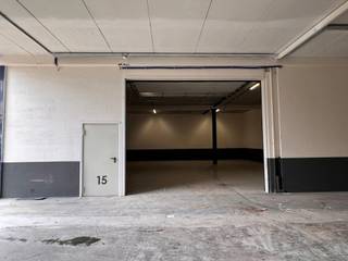 Vlak bij Afrit 28 Hasselt bevindt zich dit complex van meer dan 10.000m², met kmo-units van verschillende groottes. Elke unit is uitgerust met...