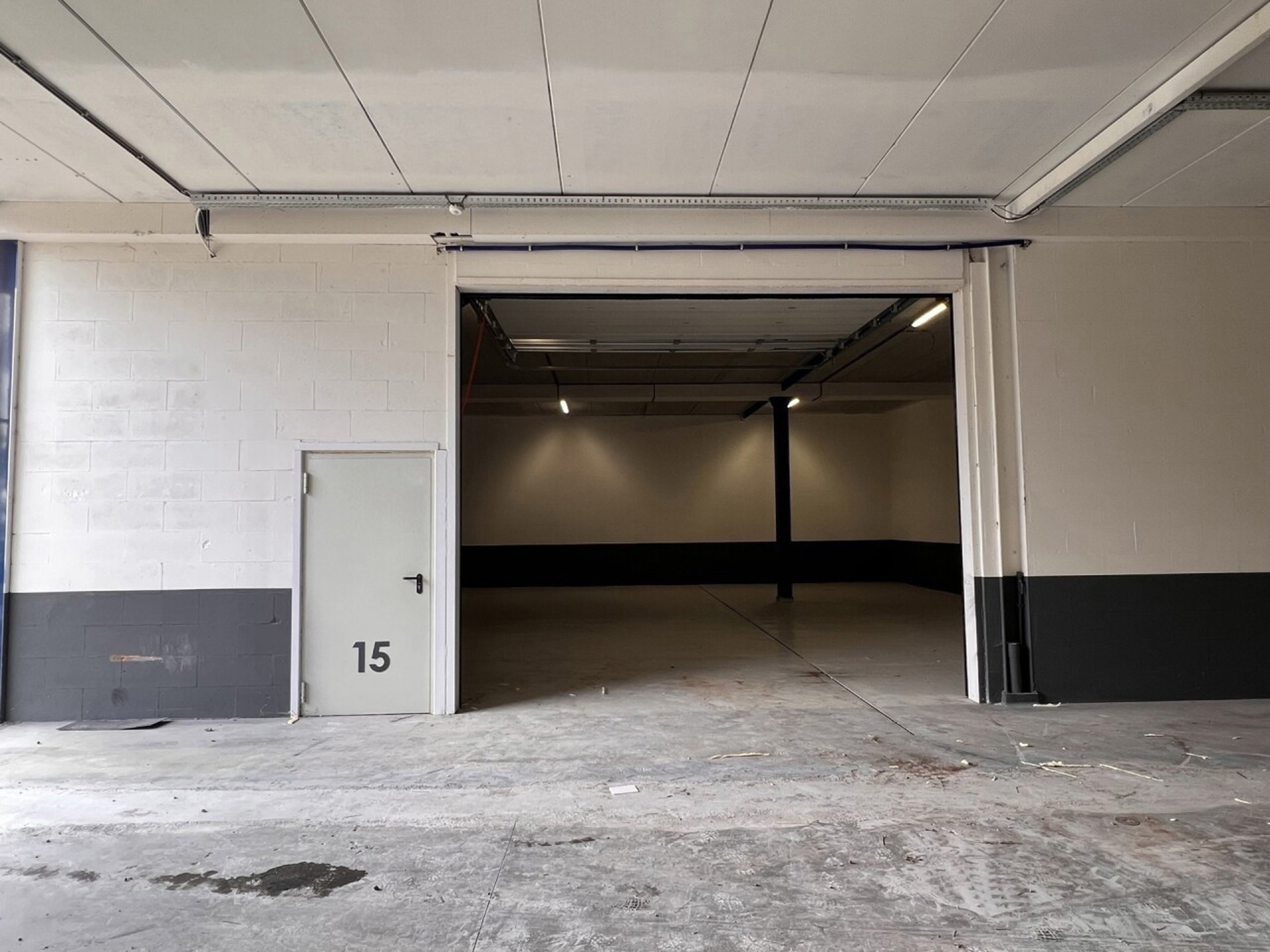 Instapklaar magazijn 144 m² te huur vlak bij Afrit 28 Hasselt. - foto 2