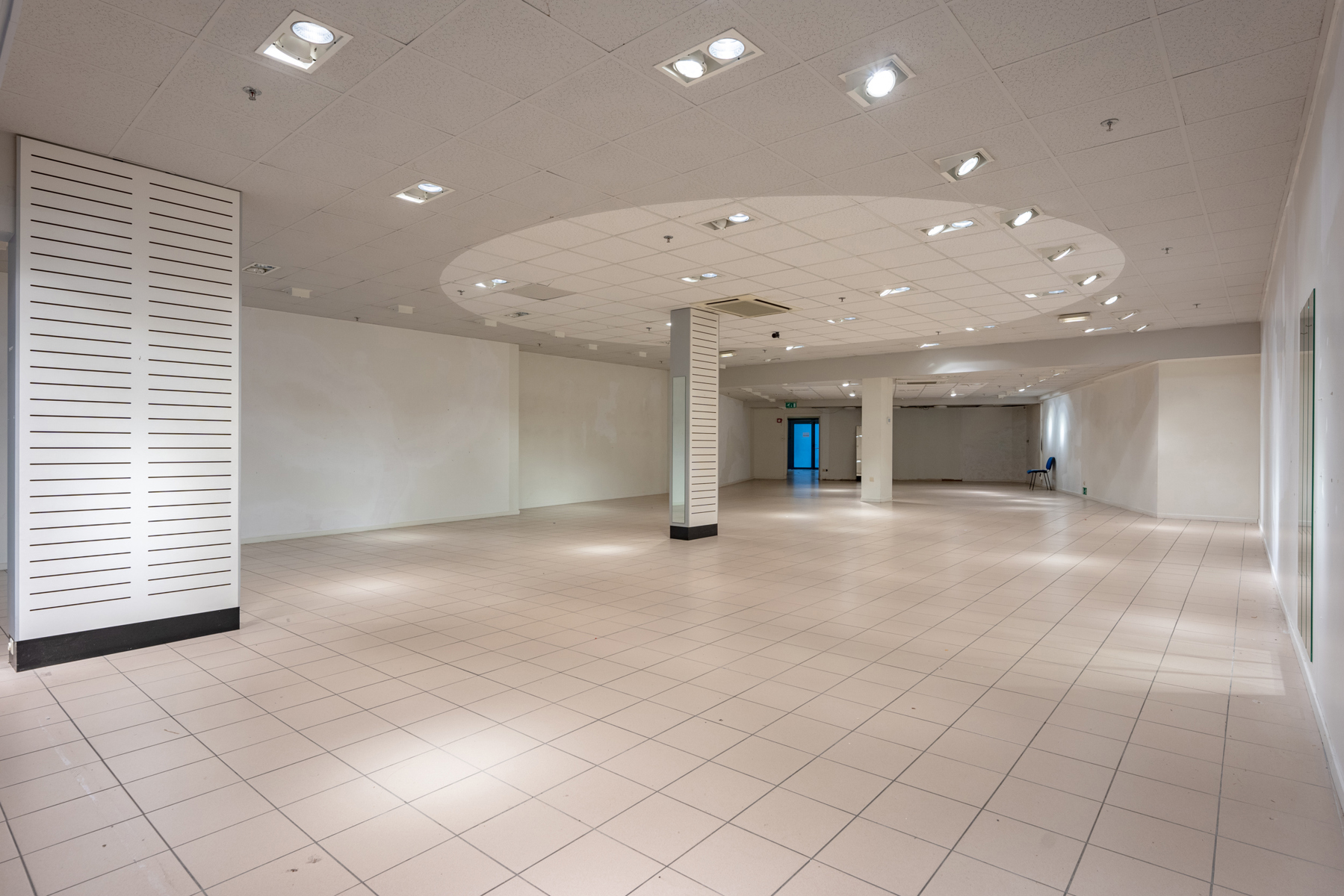 Commercieel gelijkvloers vlakbij de ingang in shoppingcenter de Promenade! - foto 3