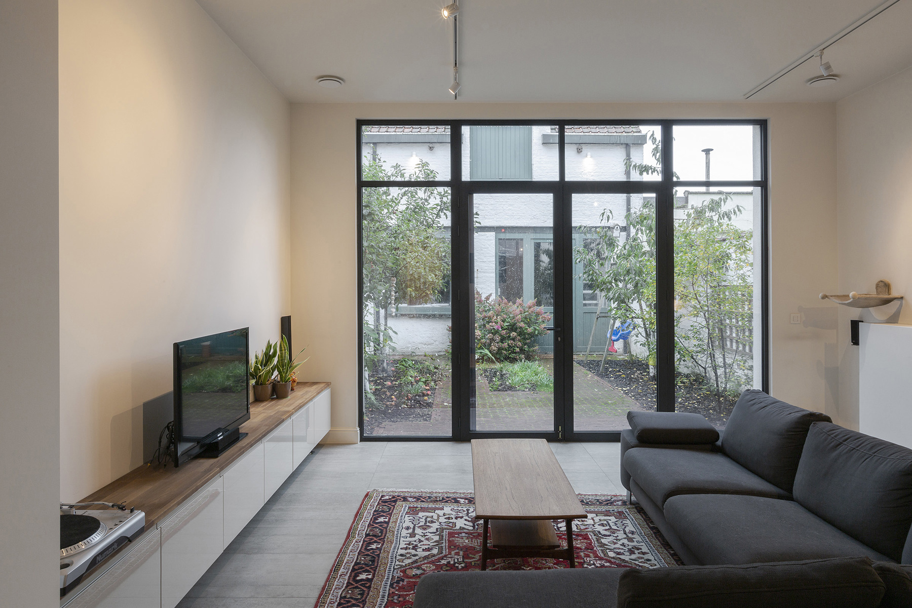 Karaktervolle herenwoning met tuin, koetshuis en veel ruimte - foto 4