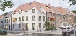 Nieuw project te koop op de markt van Beselare! In het bruisende centrum van Beselare realiseren we Project Beselare, een stijlvolle nieuwbouwresidentie met 11 exclusieve appartementen, 2 commerciële ruimtes én een ruime gezinswoning. Dankzij de combinatie van authentieke architectuur, hedendaags wooncomfort en een absolute topligging op de markt, biedt dit project een unieke woon- en investeringskans. De appartementen beschikken over ruime leefruimtes, veel natuurlijke lichtinval en een eigen terras.Dit project bestaat uit:H1 (handelsruimte): oppervlakte: 157,04m² - terras: 43,55m² - tuin: 10,45m² - Prijs: €345.000H2 (handelsruimte): oppervlakte 71,37m² - terras: 6,10m² - tuin: 7,11 m² - Prijs: €150.000Huis: oppervlakte 128,67 m² - terras: 20,11m² - tuin: 35,76m² - Prijs: €375.000A1.1 (appartement): VERKOCHTA1.2 (appartement): VERKOCHTA1.3 (appartement: oppervlakte 82,07 m² - terras: 6.02 m² - Prijs: €345.000A1.4 (studio): oppervlakte 65,13 m² - terras 8,86m² - Prijs: €220.000A2.1 (appartement): VERKOCHTA2.2 (appartement): VERKOCHTA2.3 (appartement): VERKOCHTA2.4 (appartement): oppervlakte: 65,13m² - terras: 8.86m² - Prijs: €265.000A3.1 (appartement) oppervlakte 82,07m² - terras: 6,09m² - Prijs: €280.000Mogelijkheid tot aankopen van parkeersplaatsen, bergruimte of garages.Extra's:* E-peil: 30* Ventilatiesysteem: D* Warmtepomp met vloerverwaring* Ideaal voor zowel bewoning als investering