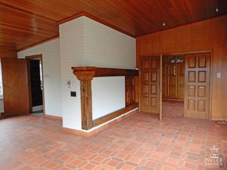 Deze praktisch ingedeelde bel-etagewoning heeft drie slaapkamers, een dubbele inpandige garage en een mooie tuin. De rustige en landelijke locatie...