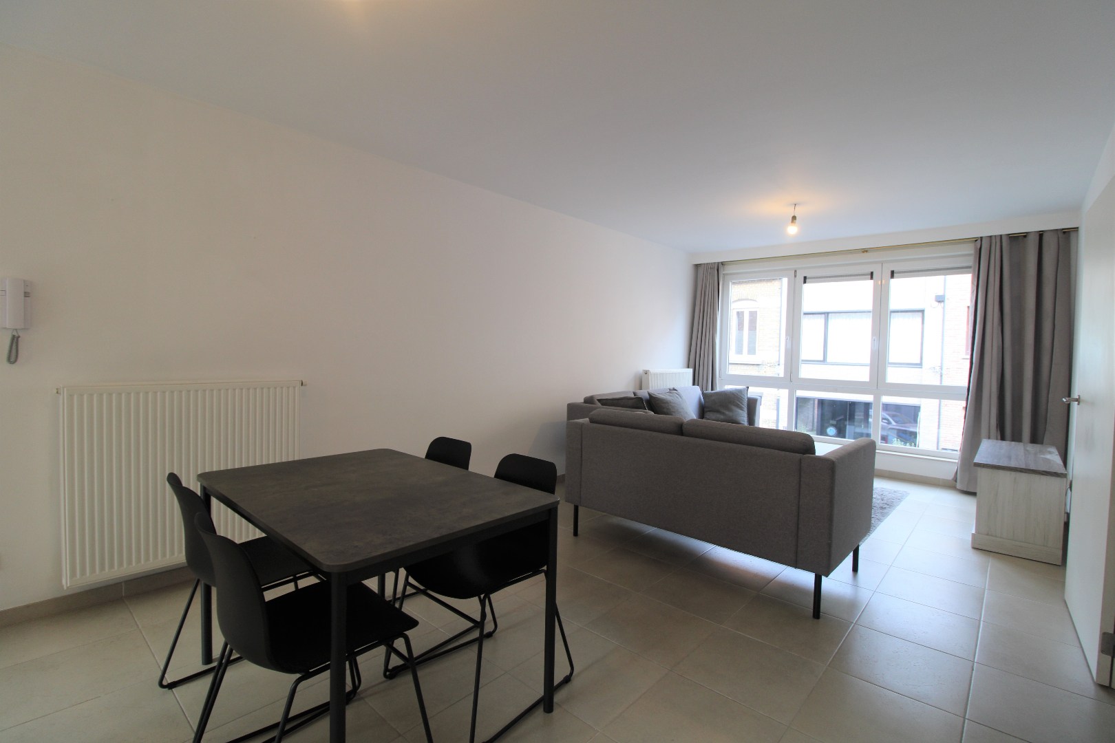 Appartement met twee slaapkamers en autostaanplaats in centrum Roeselare - foto 3