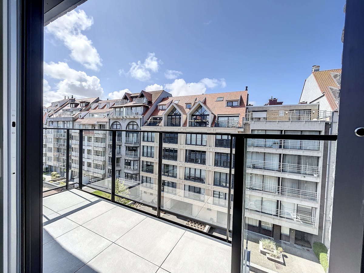 Unique 3 bedroom duplex apartment for rent in Knokke - photo 4