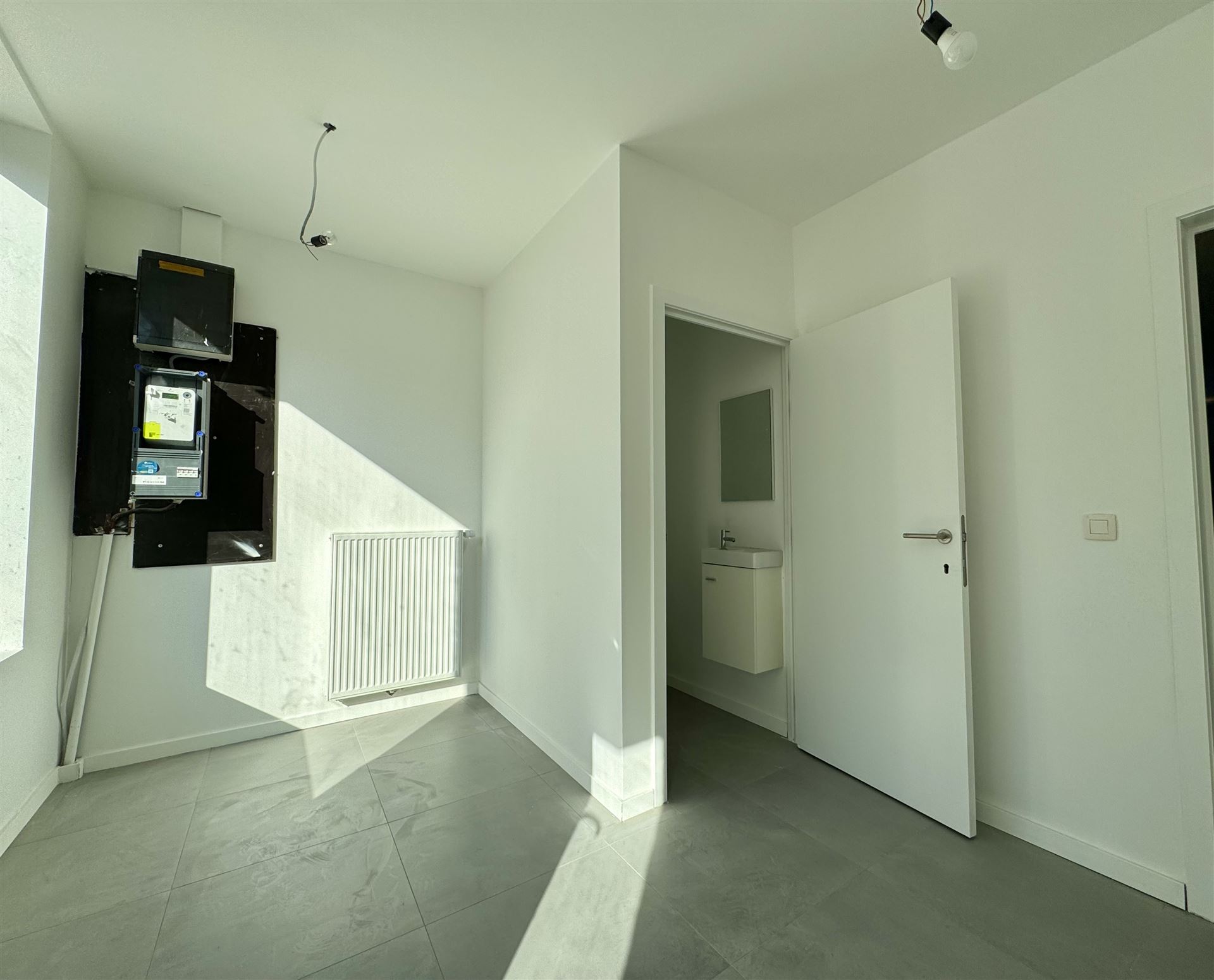 Gerenoveerde woning in het centrum van Maaseik! - foto 2