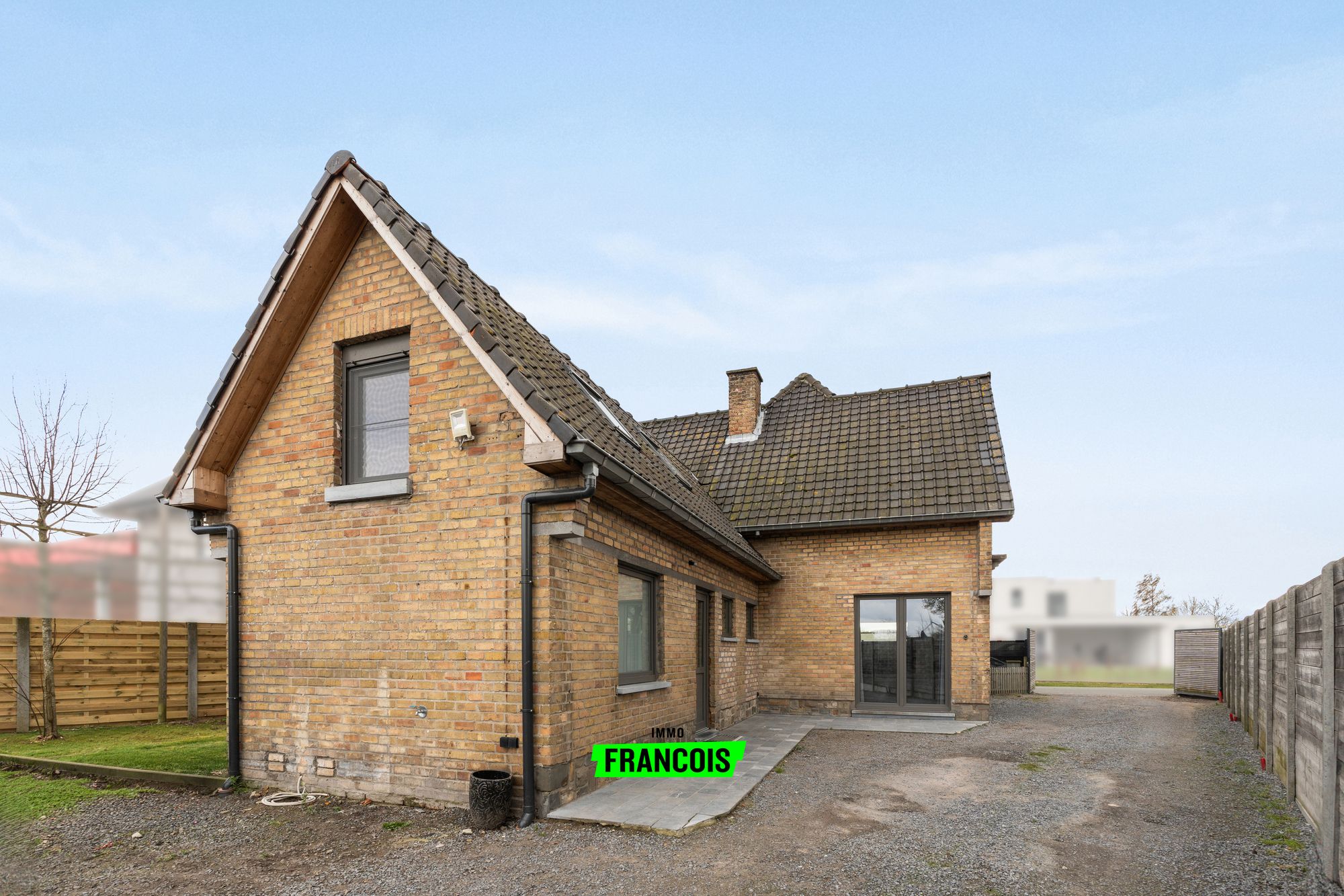 Landelijke eigendom met woning, bijgebouw en ruime schuur te koop in Adegem - foto 3